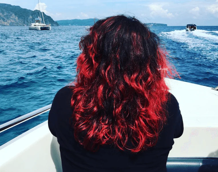 How to Put Red Highlights in Black Hair without bleaching